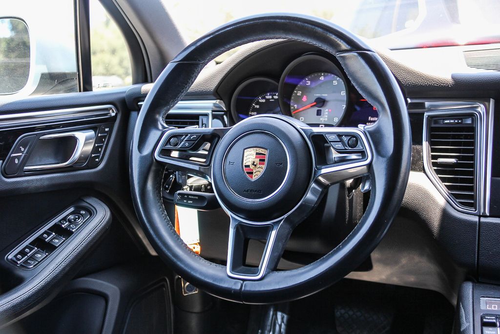 Thumbnail: 2018 Porsche Macan - 9