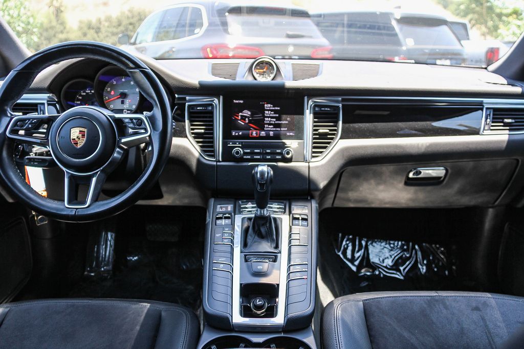 Thumbnail: 2018 Porsche Macan - 2