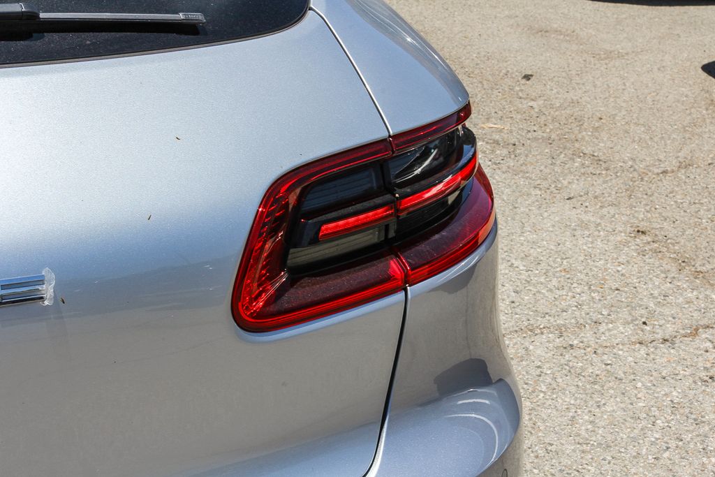 Thumbnail: 2018 Porsche Macan - 6