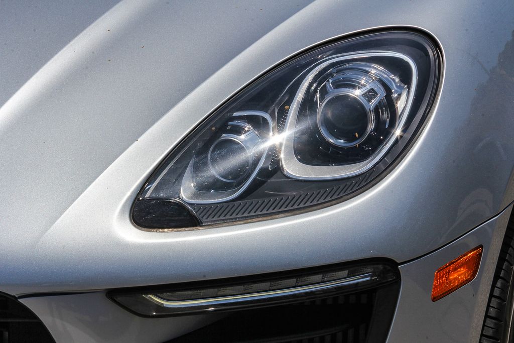 Thumbnail: 2018 Porsche Macan - 20