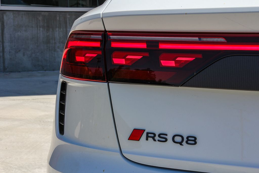 Thumbnail: 2026 Audi RS Q8 - 21