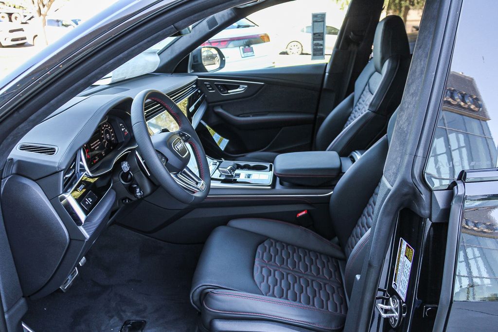 Thumbnail: 2026 Audi RS Q8 - 10
