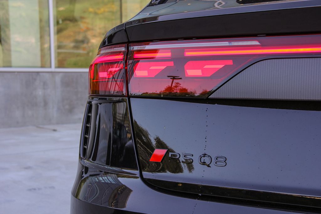 Thumbnail: 2026 Audi RS Q8 - 21
