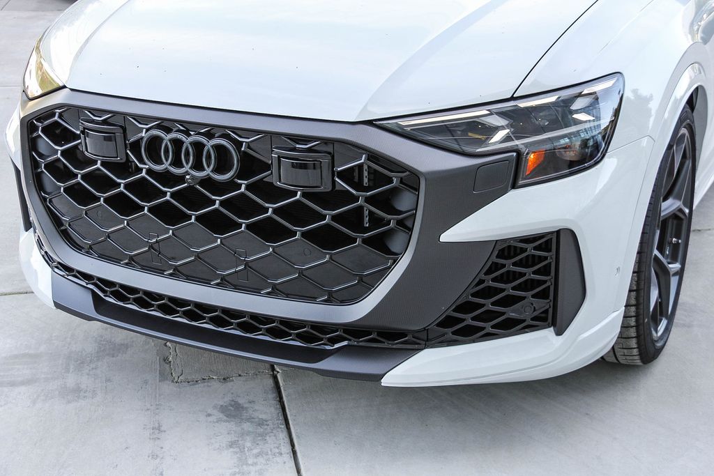 Thumbnail: 2026 Audi RS Q8 - 20