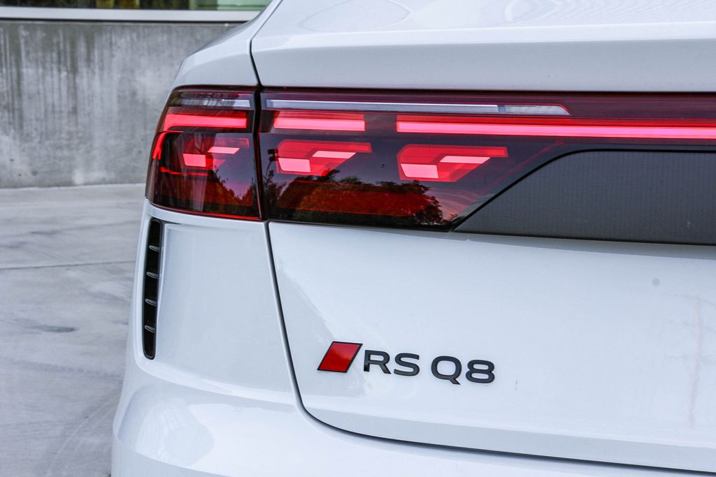 Thumbnail: 2026 Audi RS Q8 - 22