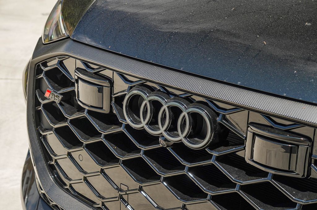 Thumbnail: 2026 Audi RS Q8 - 6