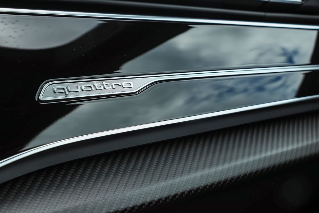Thumbnail: 2022 Audi RS Q8 - 28