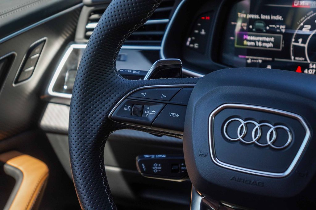 Thumbnail: 2026 Audi RS Q8 - 23