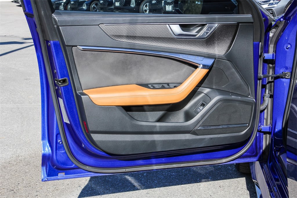 Thumbnail: 2022 Audi RS 6 - 26