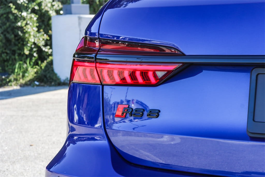 Thumbnail: 2022 Audi RS 6 - 22