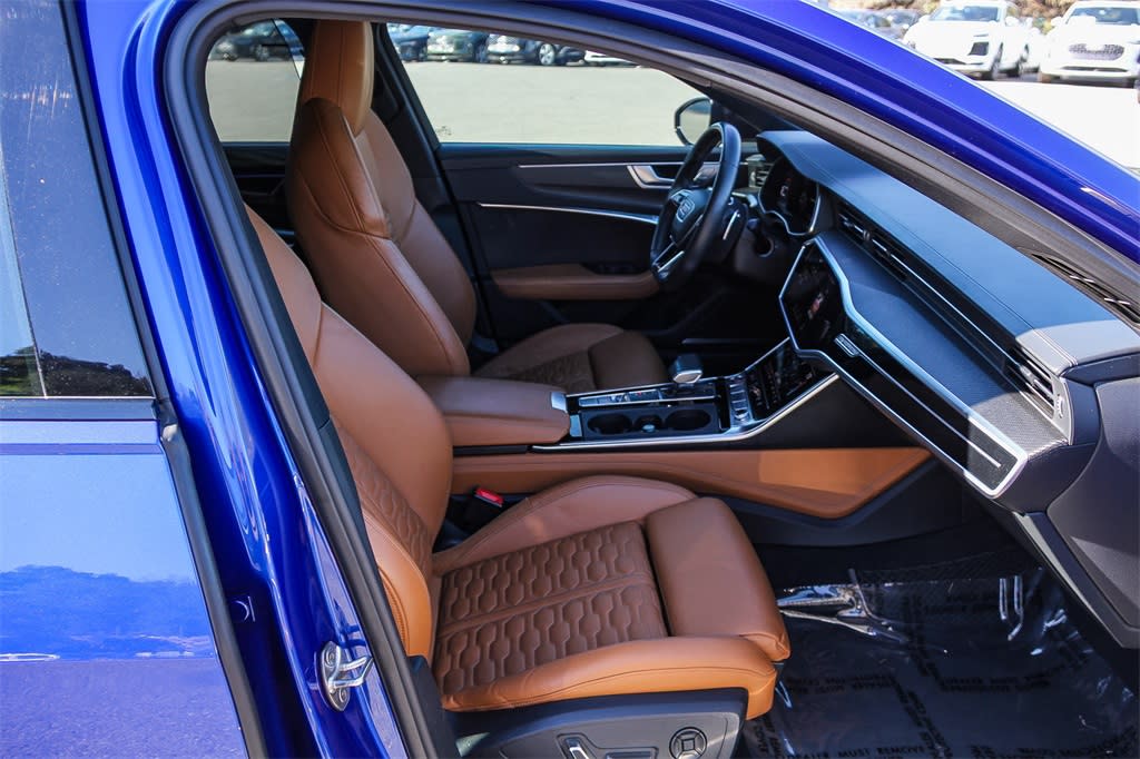 Thumbnail: 2022 Audi RS 6 - 10