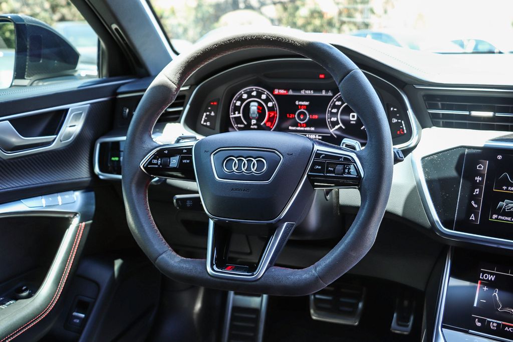 Thumbnail: 2022 Audi RS 6 - 13