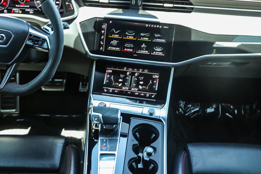 Thumbnail: 2022 Audi RS 6 - 9