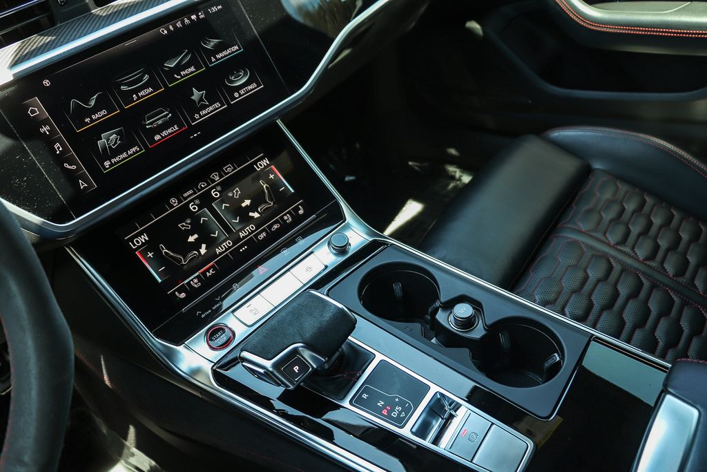 Thumbnail: 2022 Audi RS 6 - 27