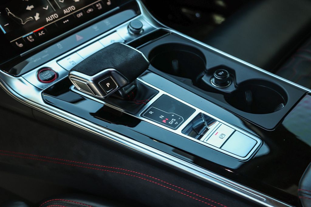 Thumbnail: 2022 Audi RS 6 - 15