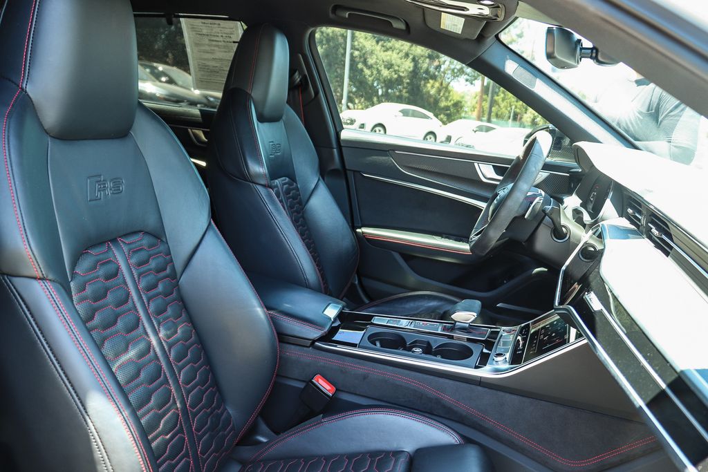 Thumbnail: 2022 Audi RS 6 - 10