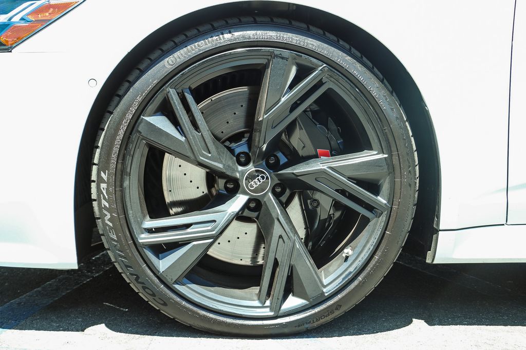 Thumbnail: 2022 Audi RS 6 - 7