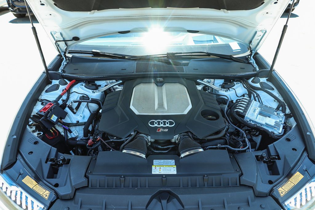 Thumbnail: 2022 Audi RS 6 - 8