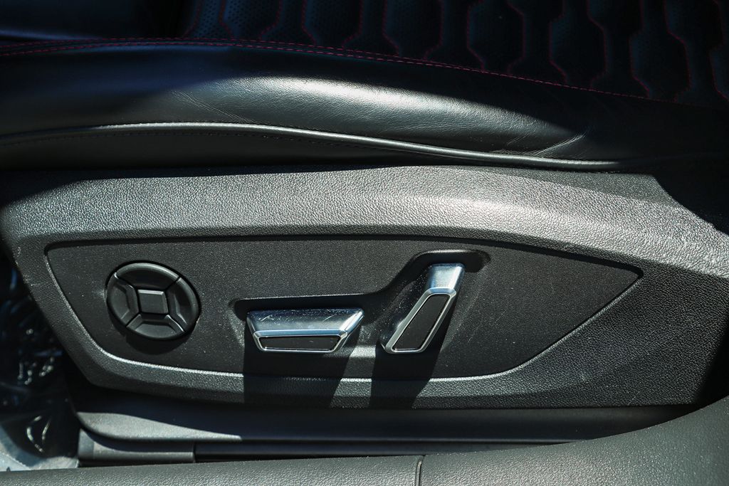 Thumbnail: 2022 Audi RS 6 - 24