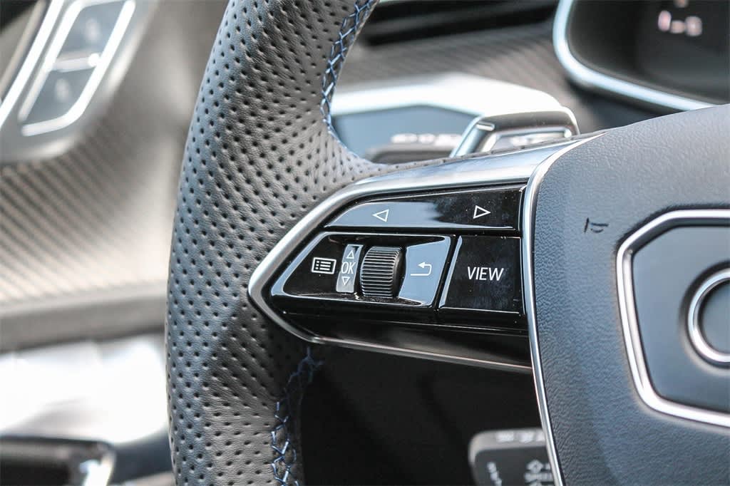 Thumbnail: 2025 Audi RS 6 - 23