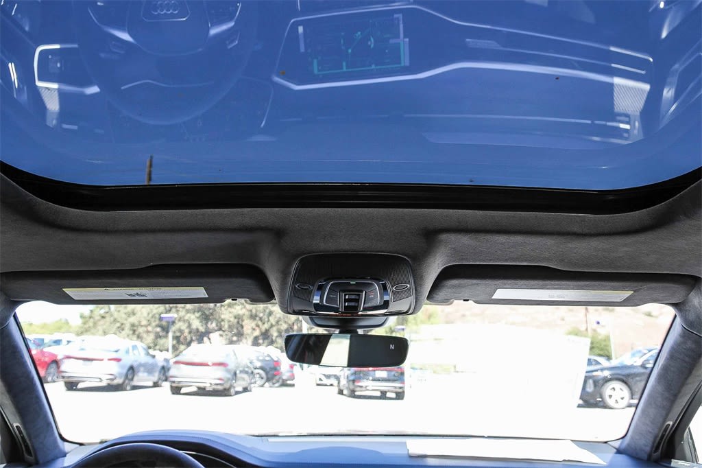 Thumbnail: 2026 Audi RS 6 - 25