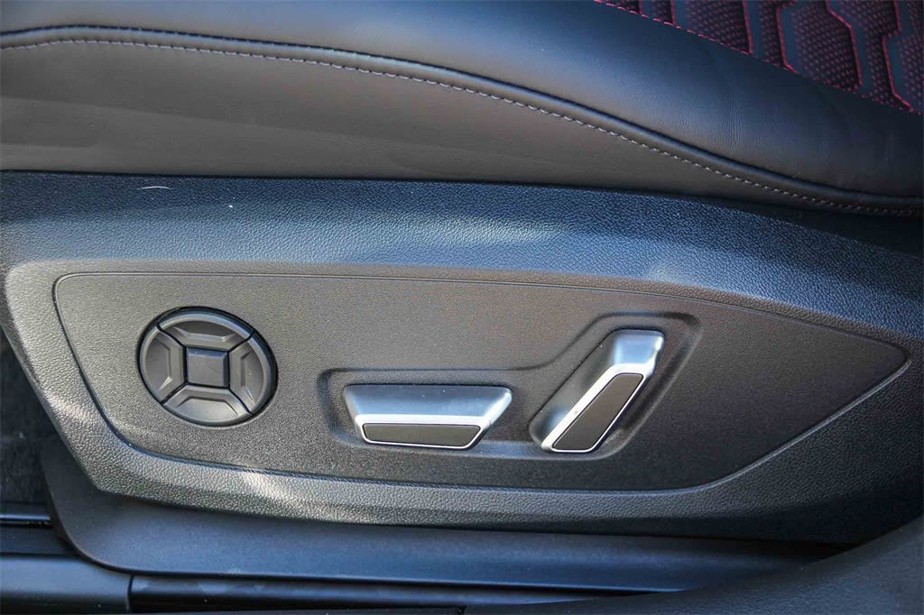 Thumbnail: 2026 Audi RS 6 - 25