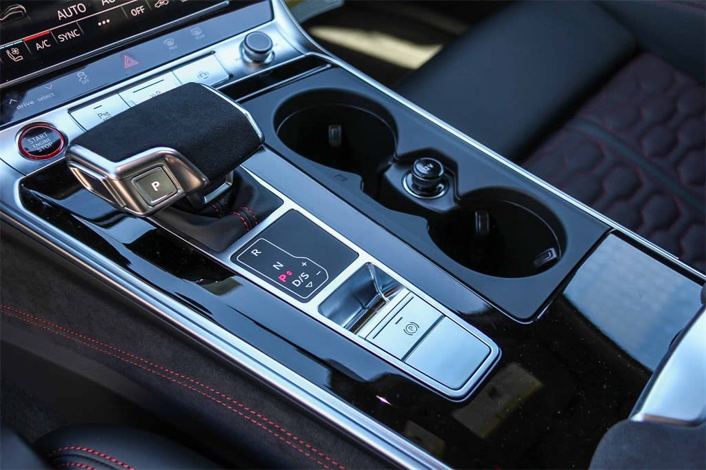 Thumbnail: 2026 Audi RS 6 - 24