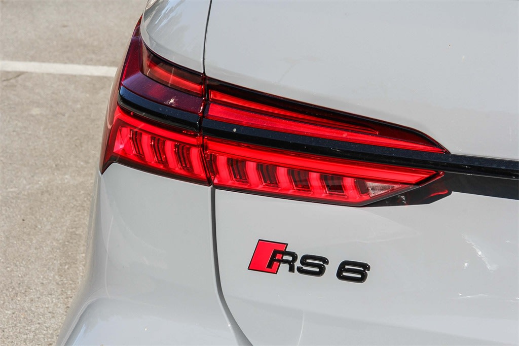 Thumbnail: 2026 Audi RS 6 - 22