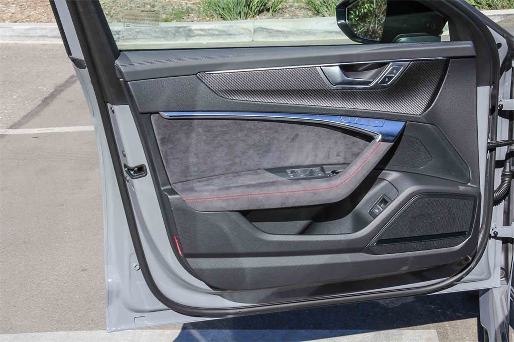 Thumbnail: 2026 Audi RS 6 - 26