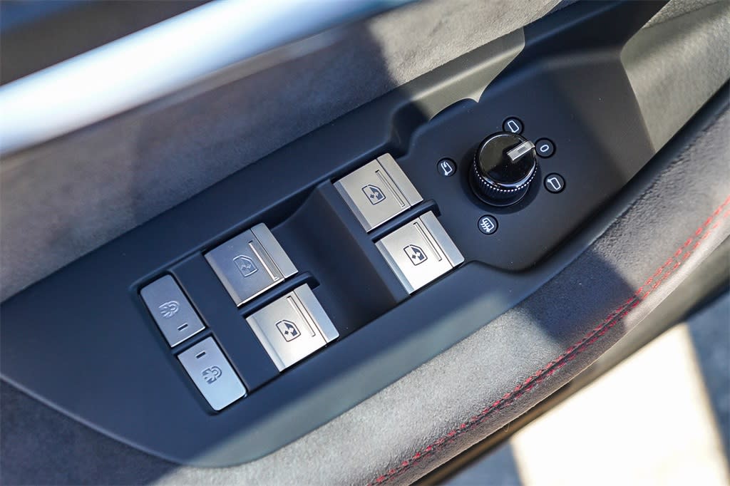 Thumbnail: 2026 Audi RS 6 - 27