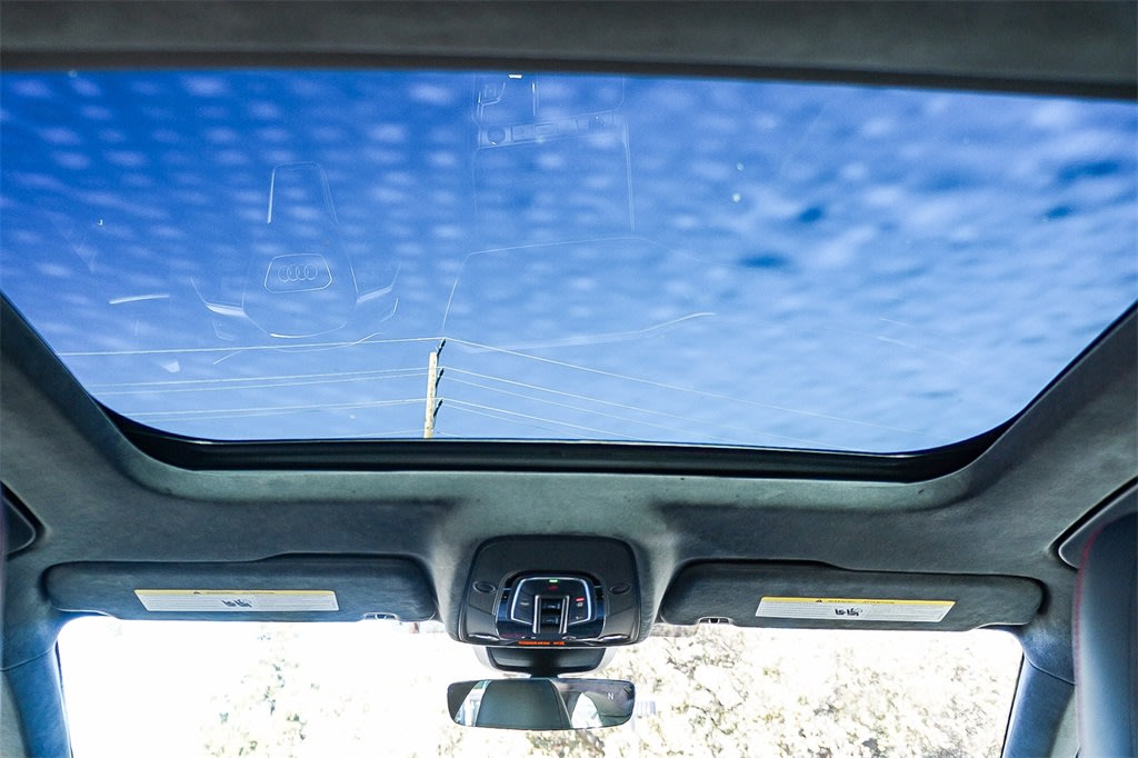 Thumbnail: 2026 Audi RS 6 - 26