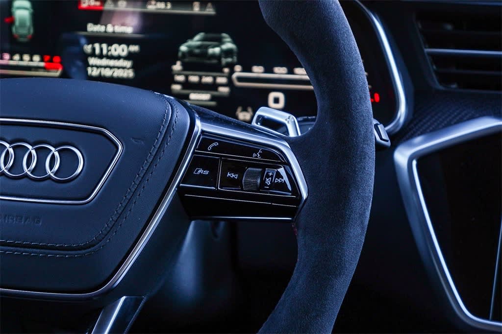 Thumbnail: 2026 Audi RS 6 - 25