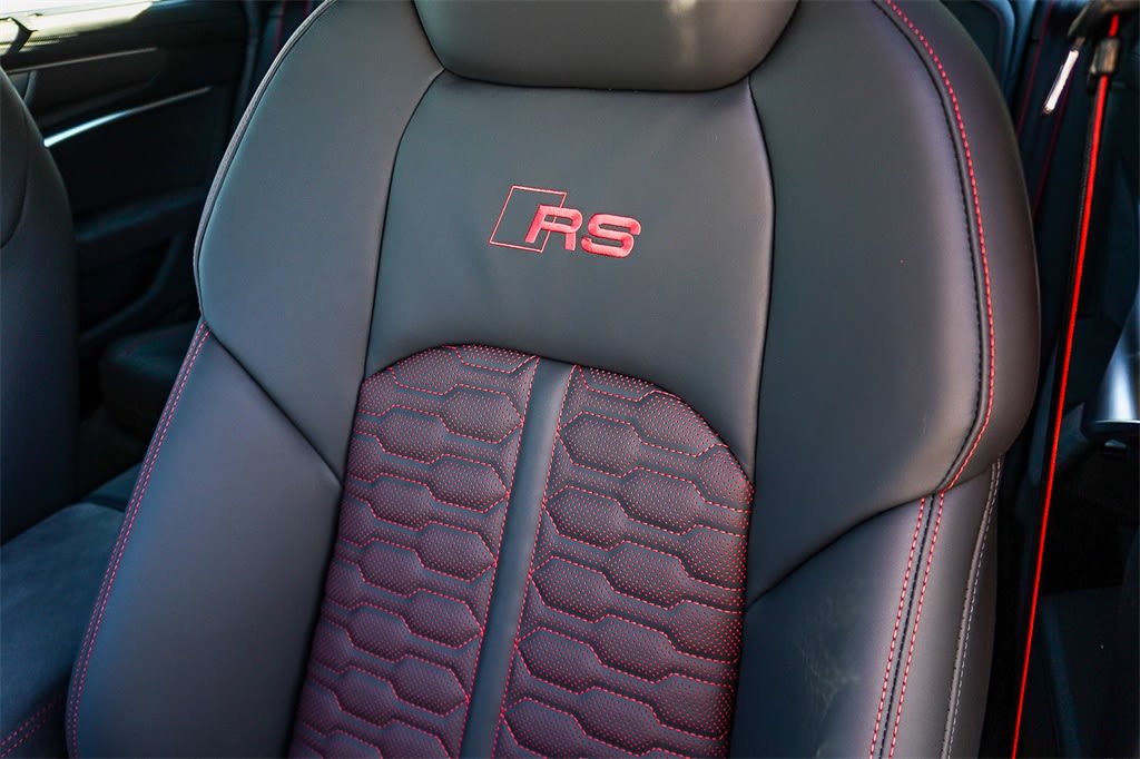 Thumbnail: 2026 Audi RS 6 - 31