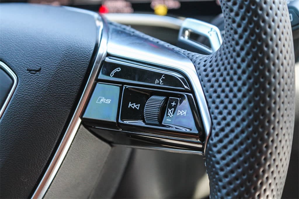 Thumbnail: 2024 Audi RS 6 - 24