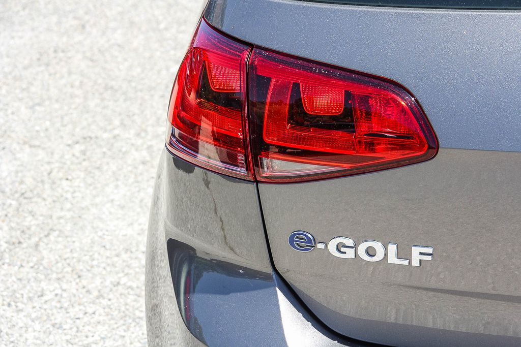 Thumbnail: 2015 Volkswagen e-Golf - 22