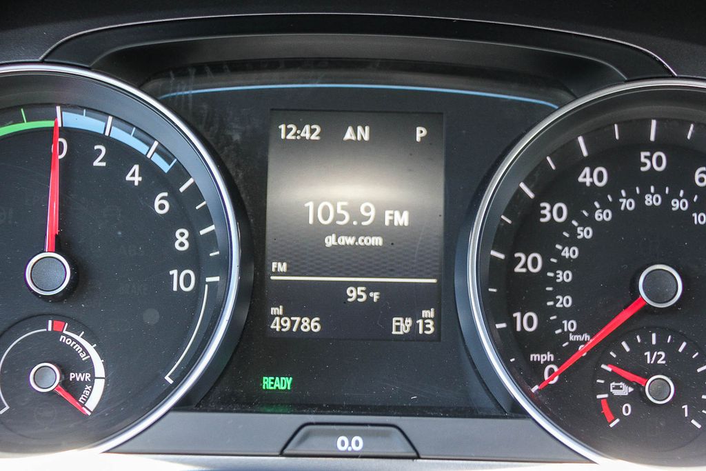 Thumbnail: 2015 Volkswagen e-Golf - 14
