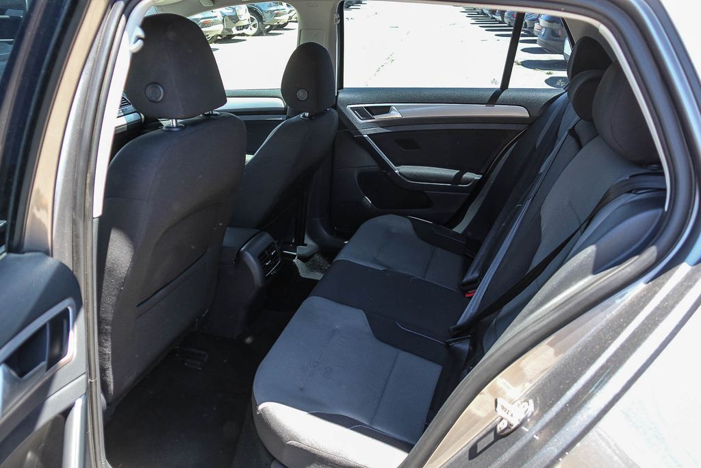 Thumbnail: 2015 Volkswagen e-Golf - 11