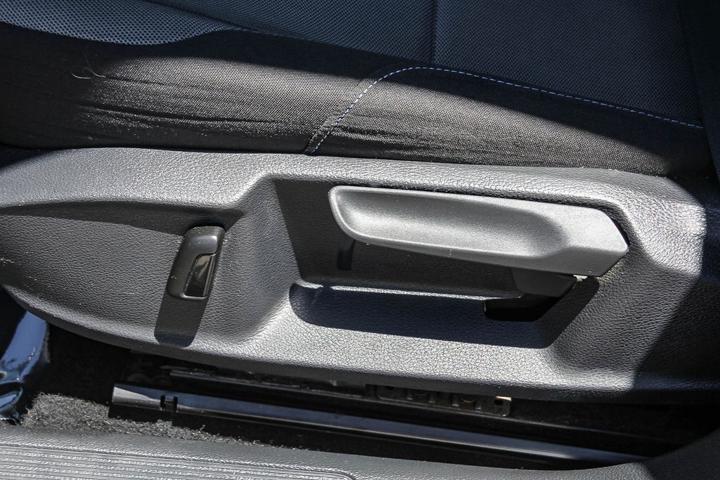 Thumbnail: 2015 Volkswagen e-Golf - 24