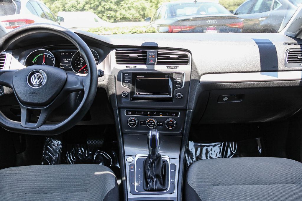 Thumbnail: 2015 Volkswagen e-Golf - 2
