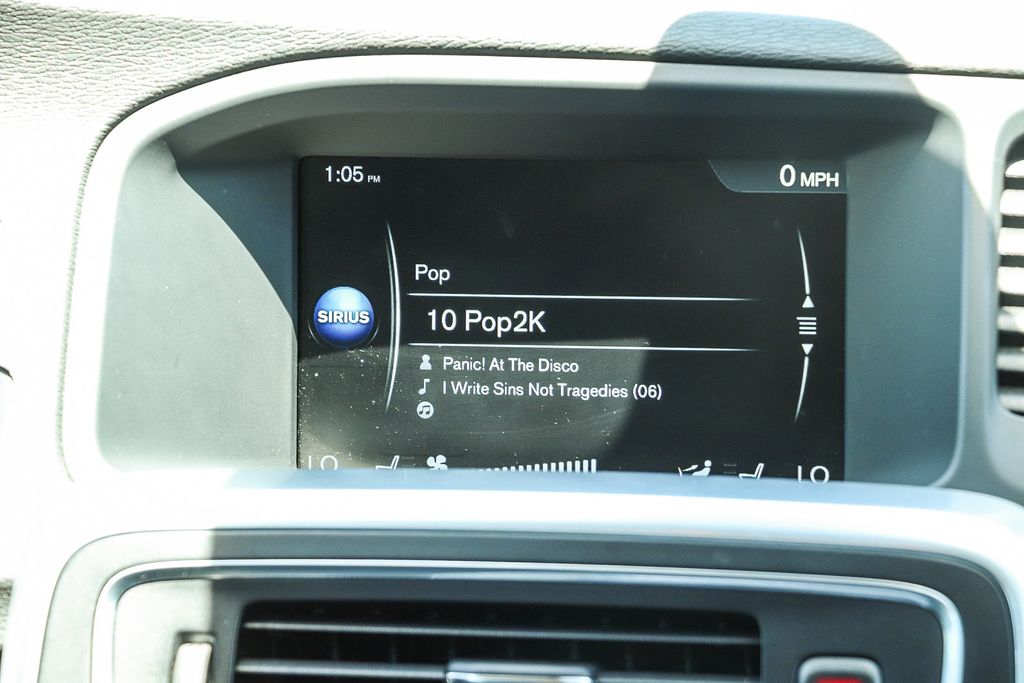 Thumbnail: 2017 Volvo V60 - 14