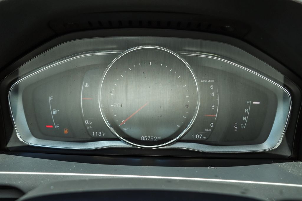 Thumbnail: 2017 Volvo V60 - 25