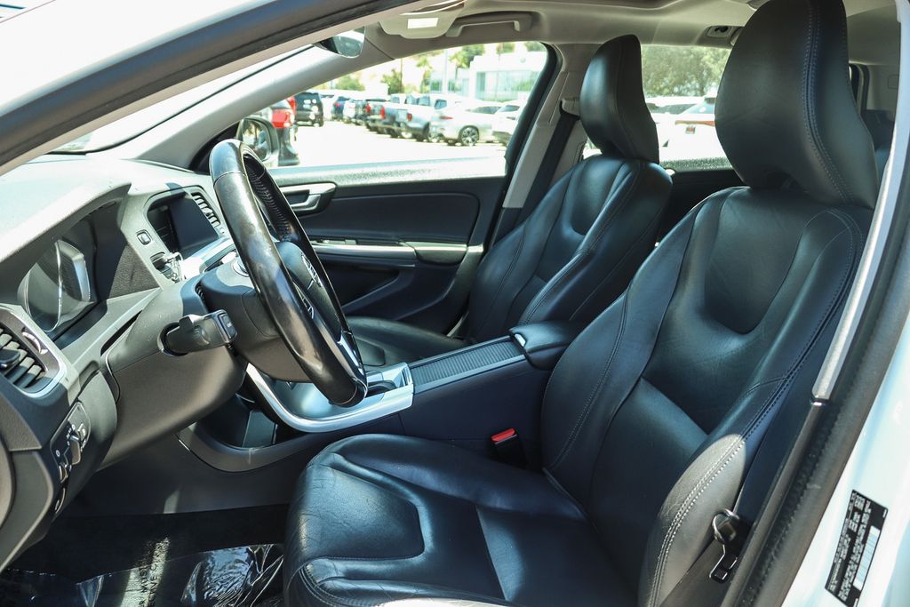Thumbnail: 2017 Volvo V60 - 11