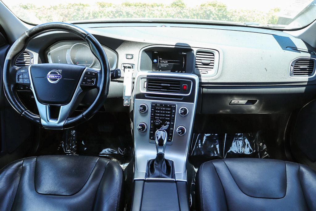 Thumbnail: 2017 Volvo V60 - 2