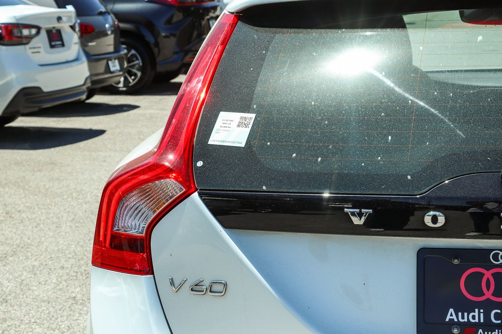 Thumbnail: 2017 Volvo V60 - 21