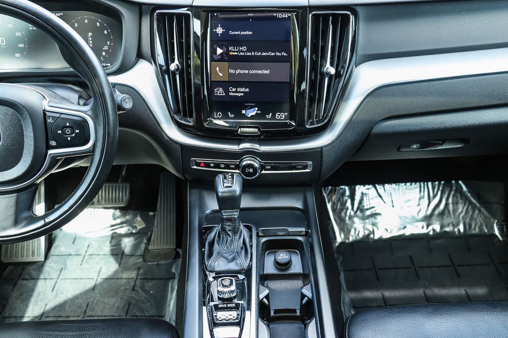 Thumbnail: 2020 Volvo XC60 - 8