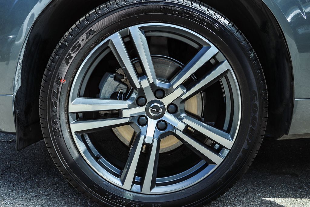 Thumbnail: 2020 Volvo XC60 - 22