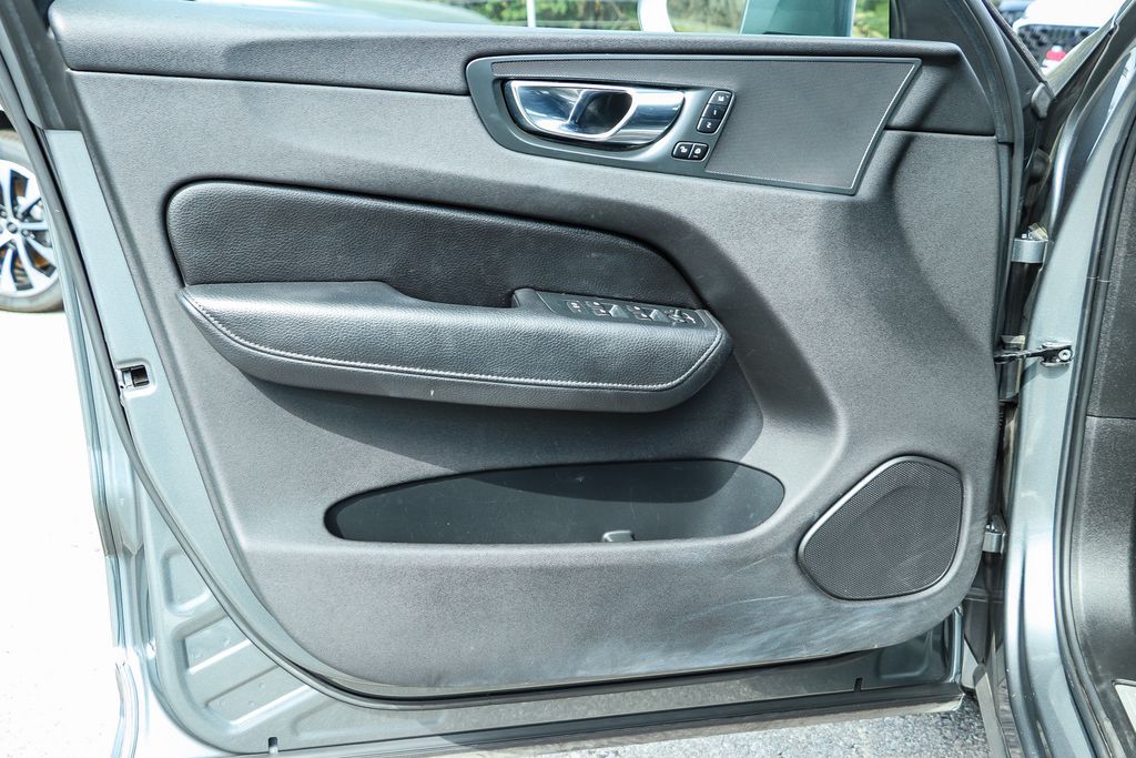 Thumbnail: 2020 Volvo XC60 - 30
