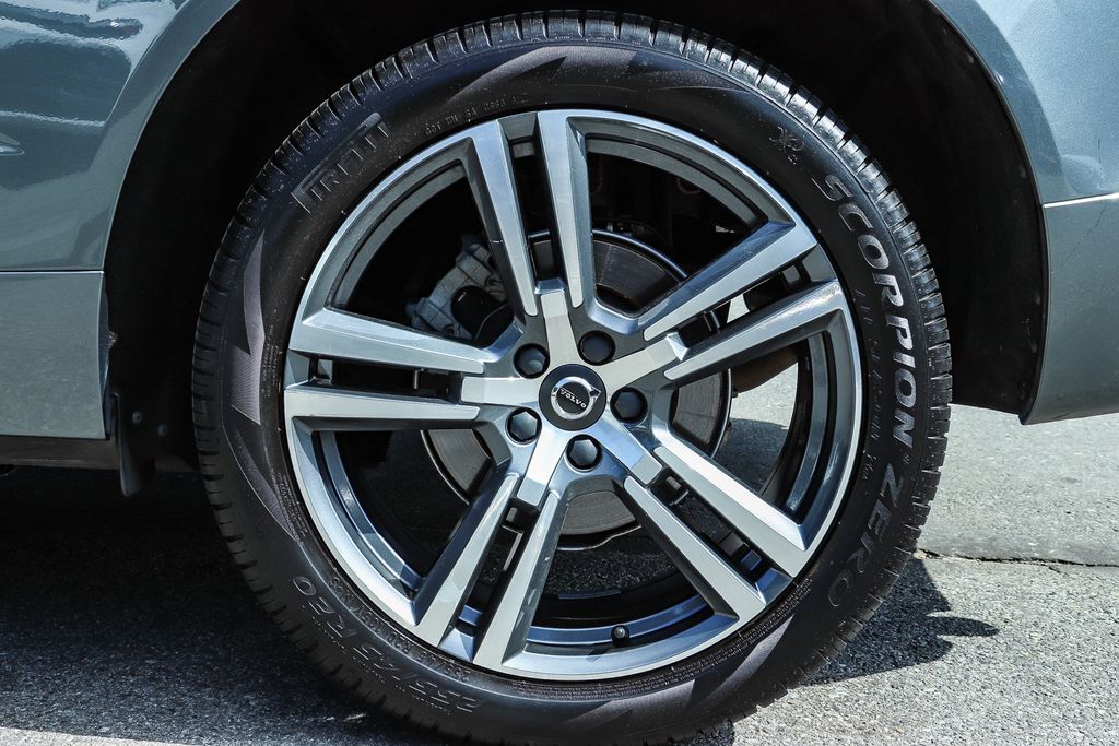 Thumbnail: 2020 Volvo XC60 - 6