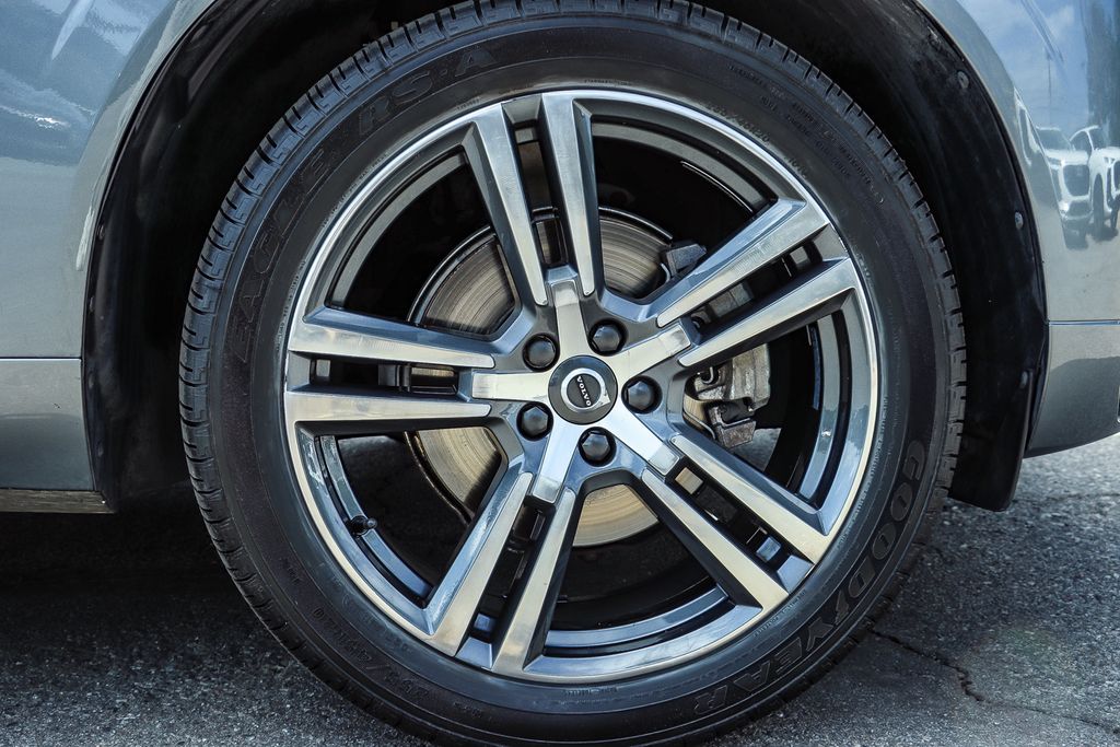 Thumbnail: 2020 Volvo XC60 - 24