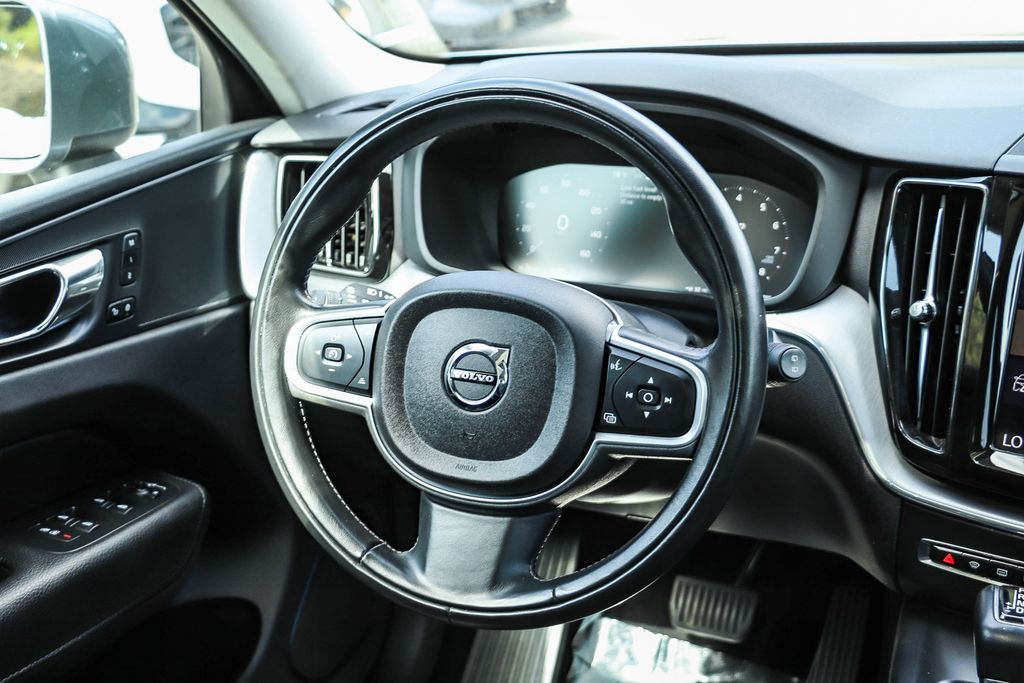 Thumbnail: 2020 Volvo XC60 - 12